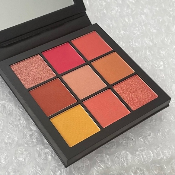 NIB Huda Beauty Coral Obsessions Palette | Eyeshadow| Warm Tones - Picture 1 of 4